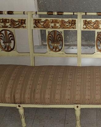 Divanetto in legno e specchio decorati a mano