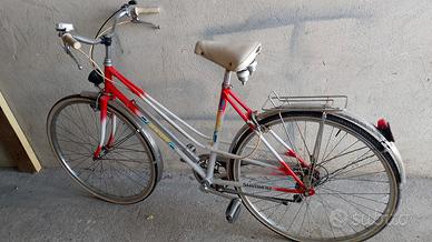 bicicletta con cambio Shimano 