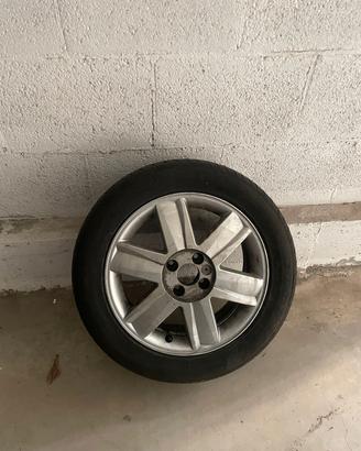cerchi completi di gomme