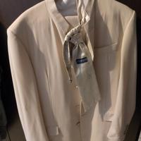 vestito da uomo elegante 