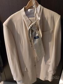 vestito da uomo elegante 