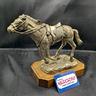 scultura-cavallo-metallo-base-legno