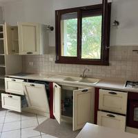 Cucina seminuova con elettrodomestici