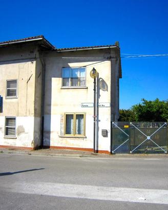 CASA DI TESTA DA RISTRUTTURARE