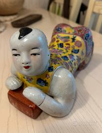 Ceramica cinese - Bimbo Sdraiato Famiglia Rosa