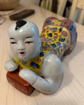 Ceramica cinese - Bimbo Sdraiato Famiglia Rosa