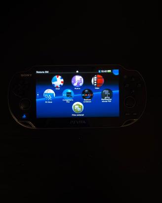 Sony PS Vita - Condizioni Perfette + 2 Giochi e Ca