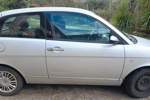 autovettura lancia Ypsilon 