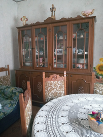 Sala da pranzo completa