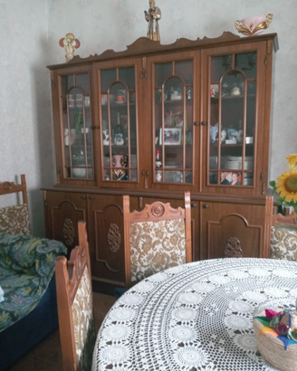 Sala da pranzo completa