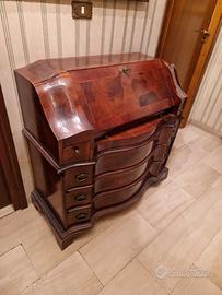 Cassettone a ribalta veronese