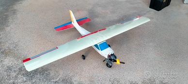 aeromodello RC cessna 177
