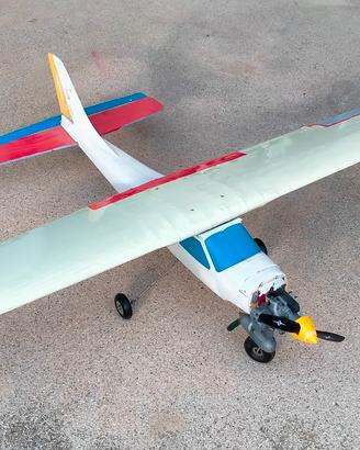 aeromodello RC cessna 177
