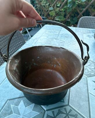 Pentolone antico in rame