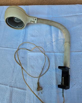 Lampada da tavolo flessibile funzionante con morsa