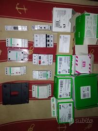 in blocco 9 pezzi materiale elettrico