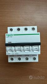 Magnetotermico Schneider Acti9 iC60N C10 4P