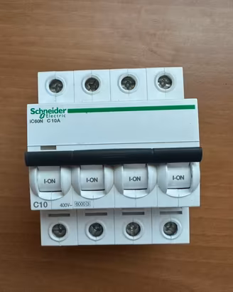 Magnetotermico Schneider Acti9 iC60N C10 4P
