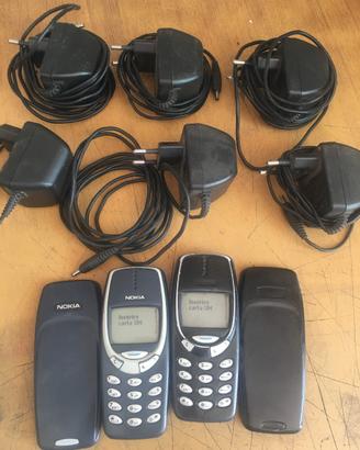 2 Nokia 3310 e 6 caricatori originali Nokia