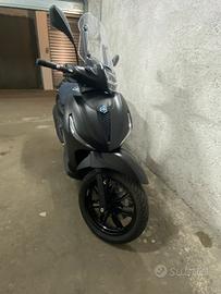 Beverly 400 DEEP BLACK