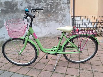 BICICLETTA IN BUONE CONDIZIONI Cestino rimuovibile