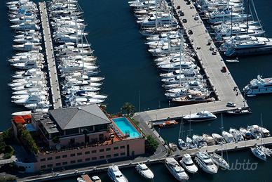 Posto barca 20 metri + box a porto Lotti