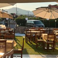 tavolo e sedie da ristorante