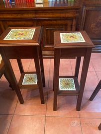 Mobili legno portavaso con ceramica decorata