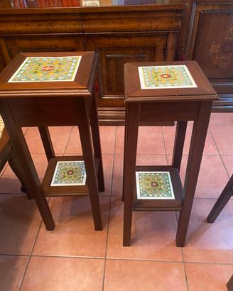 Mobili legno portavaso con ceramica decorata