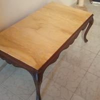 Tavolo in marmo con base in legno