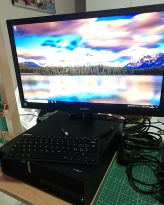 LENOVO ThinkStation P300 SFF I7 e Monitor