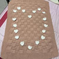 Copertina con i cuori fatta a maglia