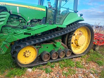 John Deere 8520T