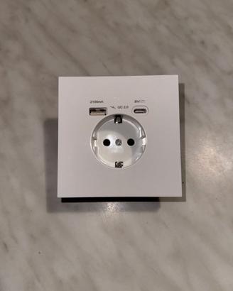 Presa da muro con USB (presa Schuko + USB A e USB)