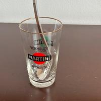 Bicchiere da cocktail e cucchiaio Martini