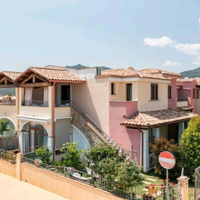 In paese 3camere 3bagni veranda parcheggio 8 posti