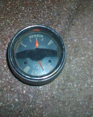 conta chilometri e indicatore benzina