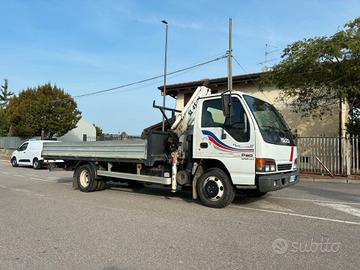 M158 - Isuzu patente C con gru 23 q 133000 km