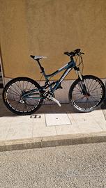 Bici mtb Full 150/150 Rocky Mountain