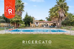 Villa di 400 m² con più di 5 locali a Copertino