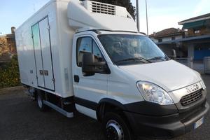 Iveco Daily 60C15 isotermico con sponda caricatric