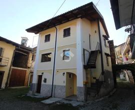 3 LOCALI A PARELLA