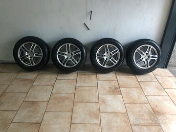 Pneumatici Goodyear 185/65 R15 con cerchi Dezent