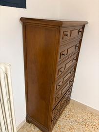 Mobiletto in legno scuro