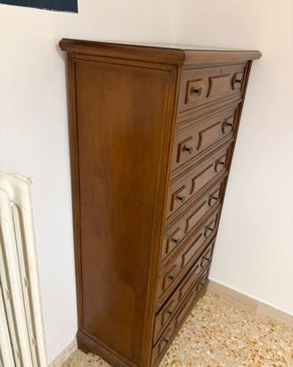 Mobiletto in legno scuro