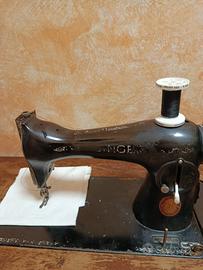 Macchina da cucire SINGER d’epoca con mobiletto
