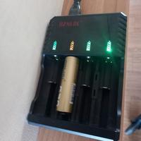 carica batterie a 4 posti per batterie al litio