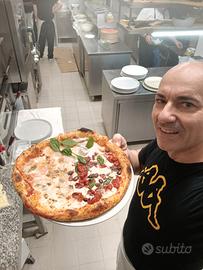 Pizzaiolo professionista e cameriere