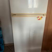 Frigorifero bianco doppia porta