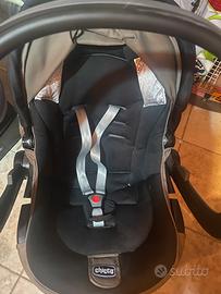 Seggiolino ovetto Chicco con base isofix